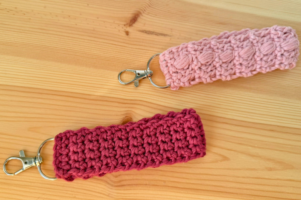 Cómo hacer un llavero de crochet paso a paso | Tutorial para principiantes llavero-crochet